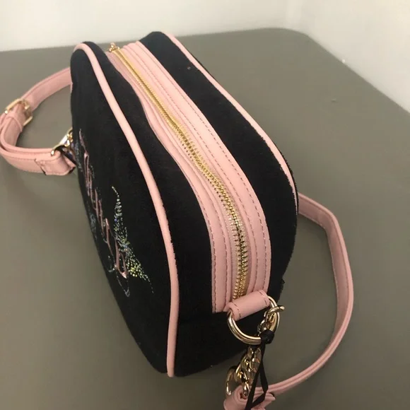 Juicy Couture Wingin It Crossbody Camera Bag NWT Liquorice - Picture 3 of 6